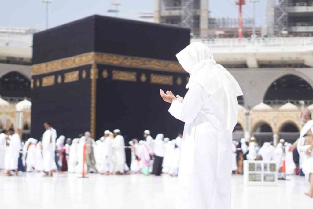 Complete Guide to Performing Umrah – Step-by-Step Process.