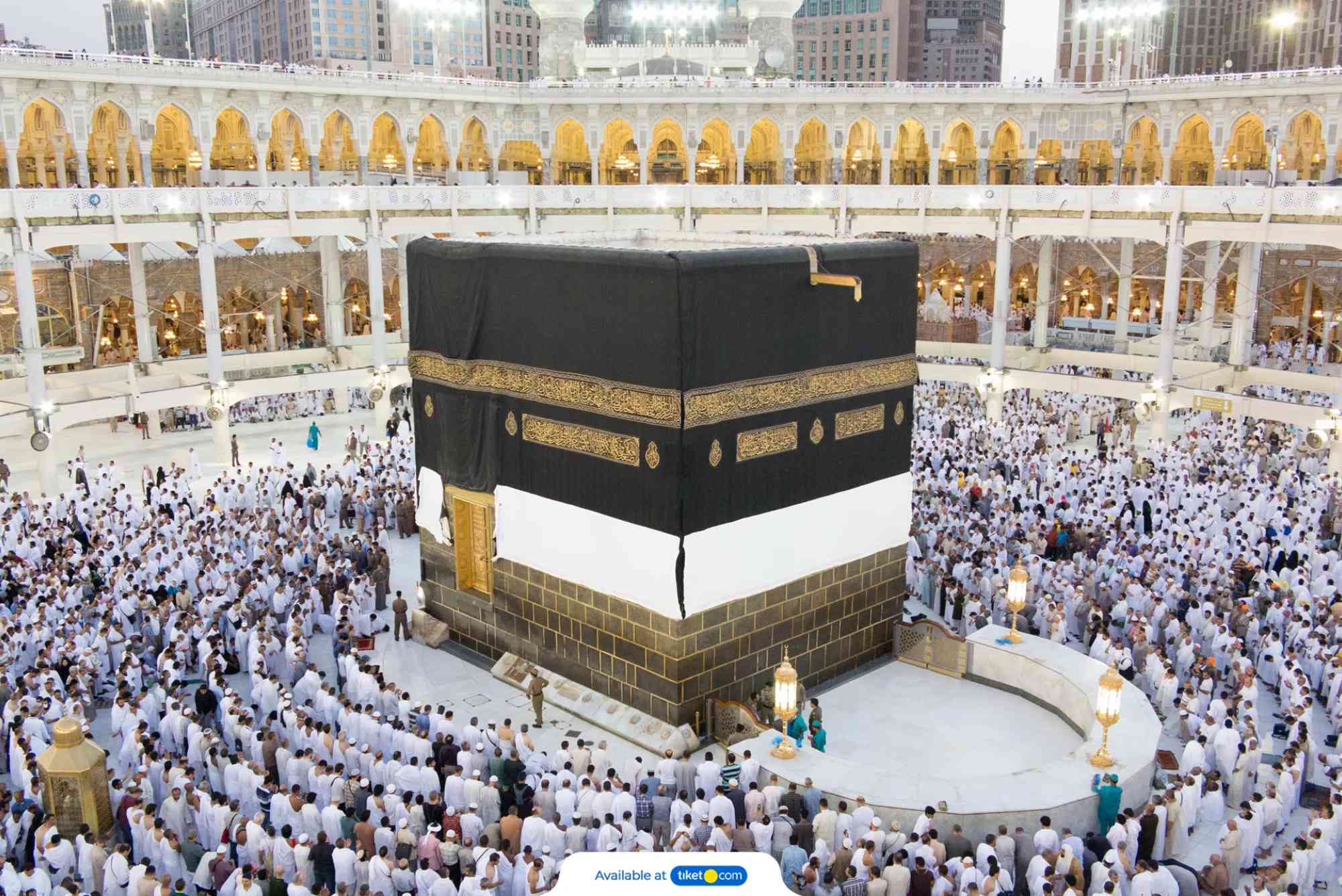 The Difference Between Hajj and Umrah – What Sets Them Apart.