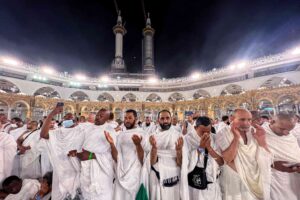 How to Perform Hajj on a Budget – Cost-Saving Tips for Pilgrims