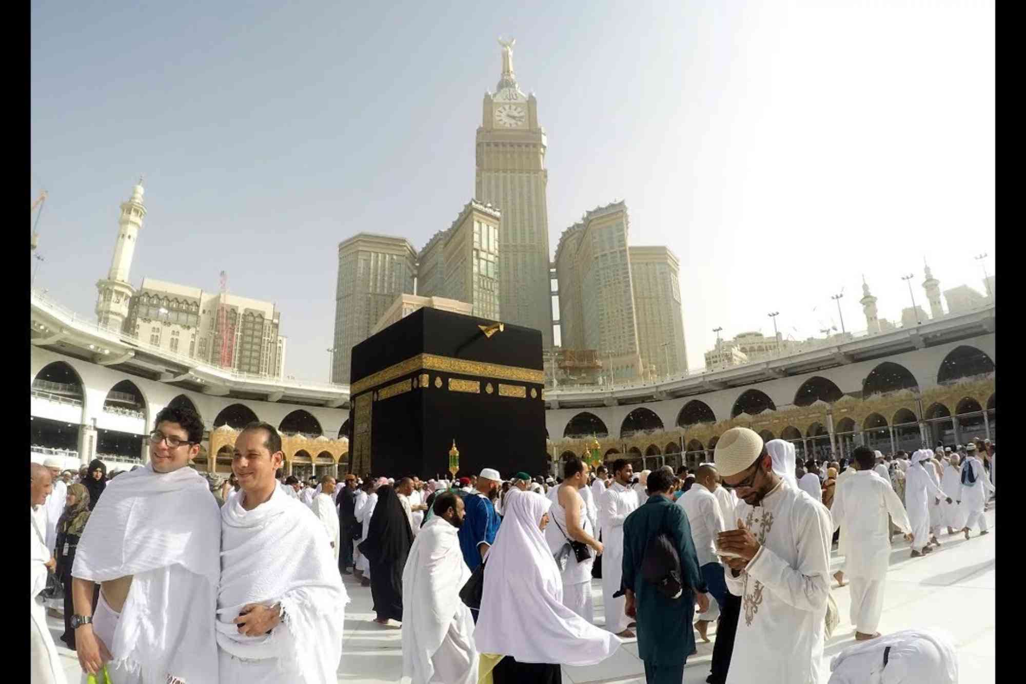 How to Stay Organized During Hajj – Tips for a Hassle-Free Journey.