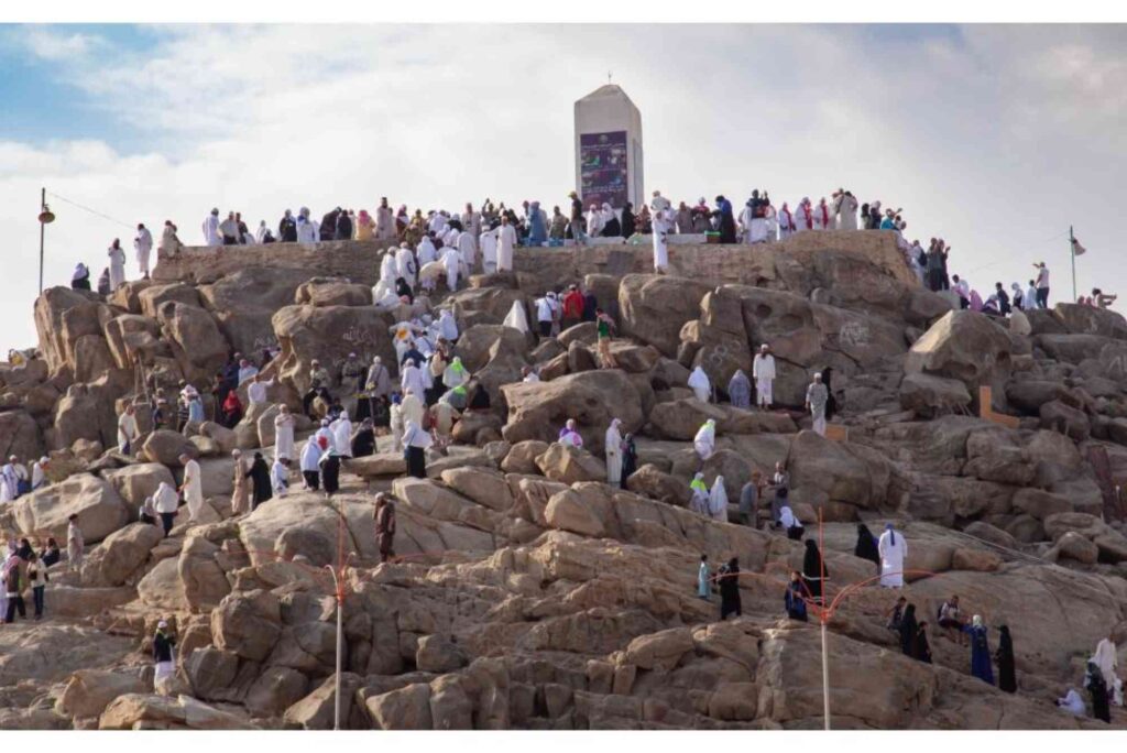 The Significance of Mount Arafat in Hajj – What You Need to Know. (1)